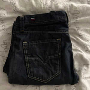 Mörkblåa HERR jeans  - Säljer domma fina jeansen, aldrig använda bara testat på💗