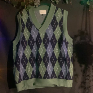 Pullover vest - Stilig vest från carlings i mer eller mindre orört skick