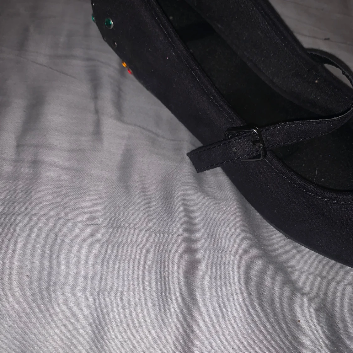 Svarta ballerinaskor med färgglada pärlor - 93