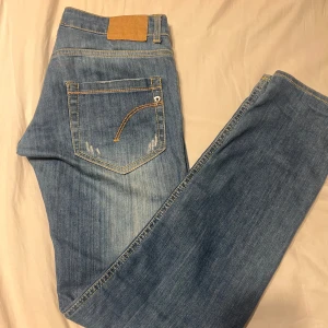 Dondup jeans - Säljer dessa dondup jeans då de ej passar. De är cirka 1,5 år gamla därav priset