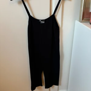 Jumpsuit - Zara jumpsuit i storlek XS 