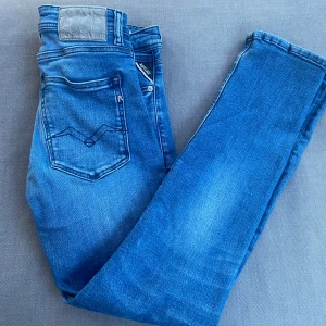 Replay jeans - Säjer dessa Replay jeans då dom inte kommer till användning Storlek 28W   30L  Har du några frågor är det bara att höra av dig