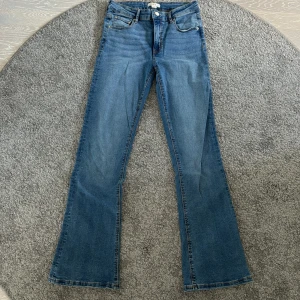 Bootcut jeans!💕 - Knappt använda! Storlek 158💕💕