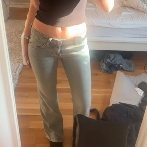 Lågmidjade jeans ❤️❤️ - Bra skick! Inga defekter ❤️