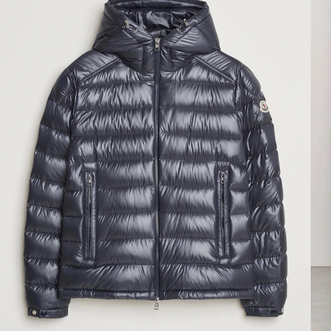 Söker moncler jacka - 90