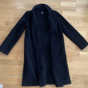 Kappa - Bra skick, inte trasig någon stans börjar endast bli nopprig. :)