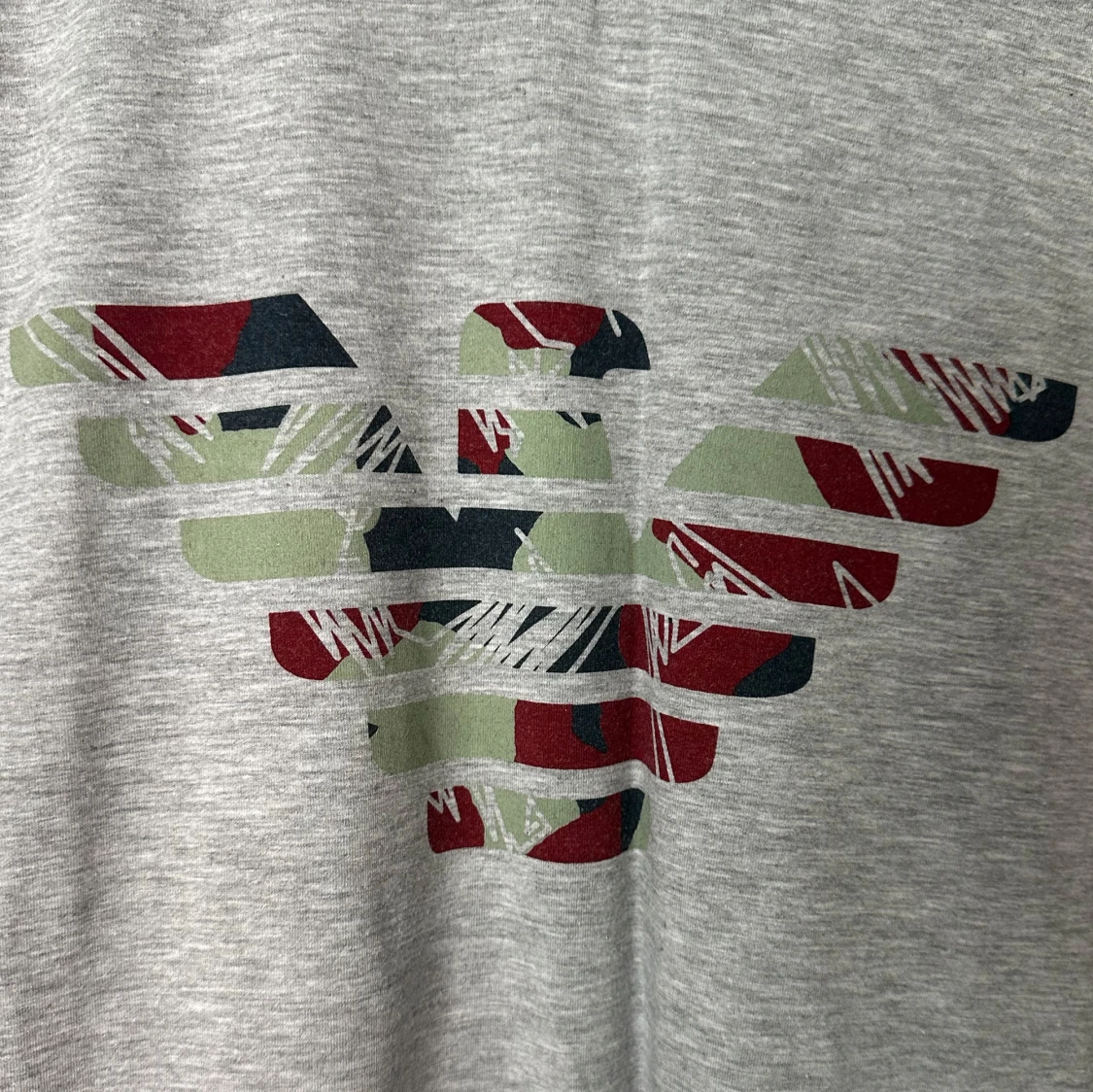 Grå t-shirt från Armani Jeans - 90