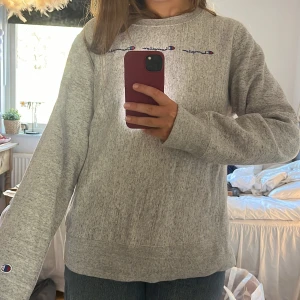 Champion sweatshirt - Supersnygg oversized sweatshirt från champion!! Säljer pga använder inte:(