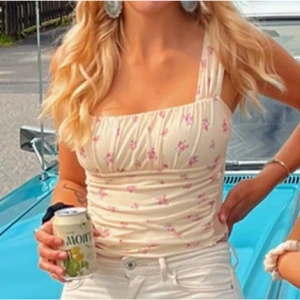 Linne - Blommigt mesh linne