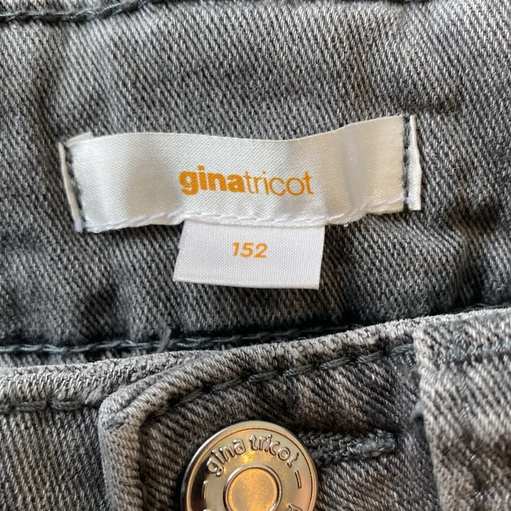 Super fina jeans från Gina Max använda 2 gånger storlek 152 men passar 158 ochså 💗. Jeans & Byxor.