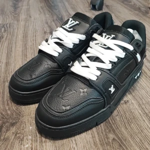 Lv skor  - Helt nya svarta LV skor