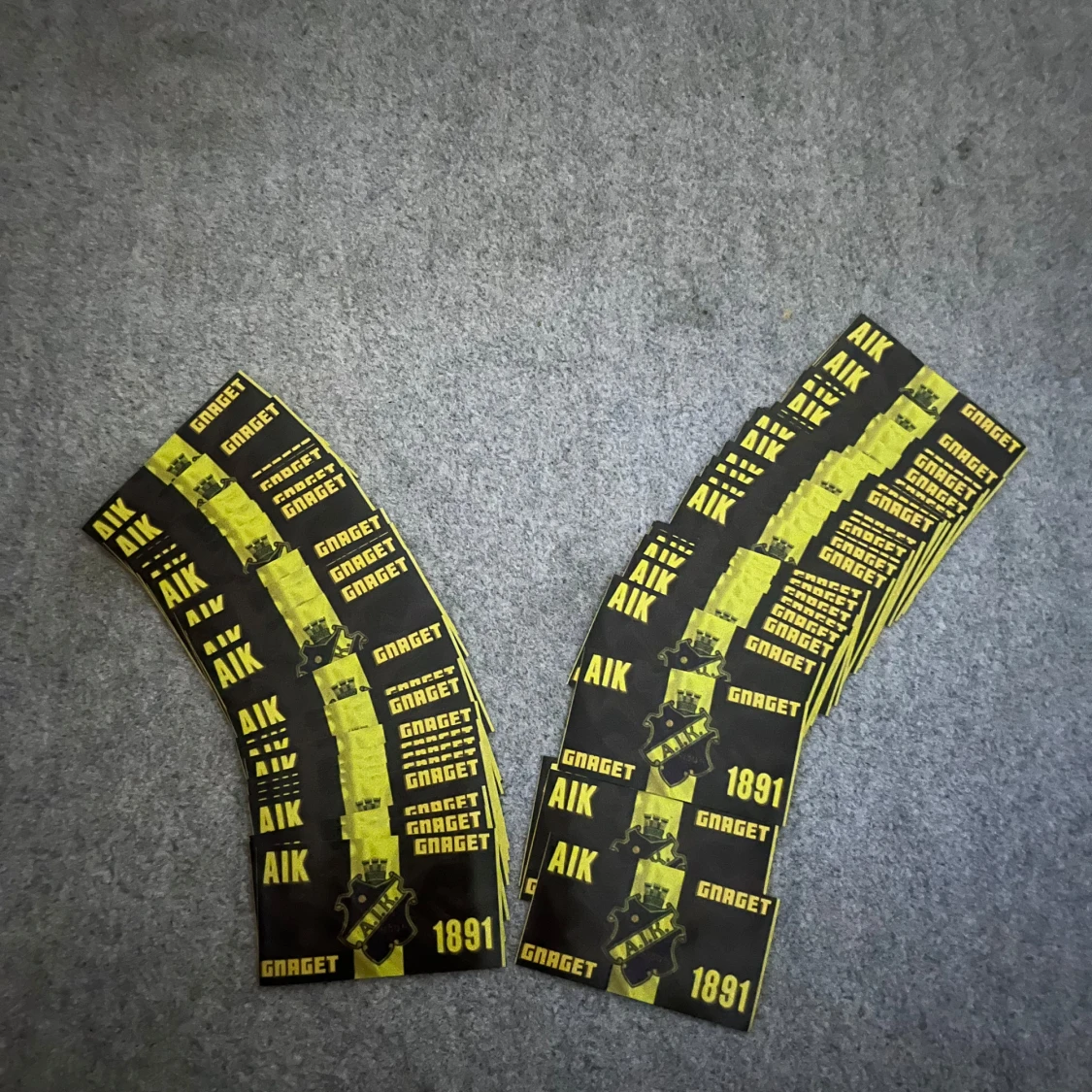 Svart och gul AIK-halsduk