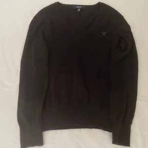 Gant tjocktröja - En snygg tröja från gant, Jätte skön och är 100% bomull som du ser på 4 bilden.
