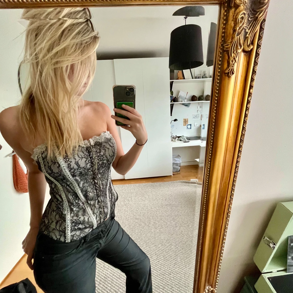 Svart och vit korsett