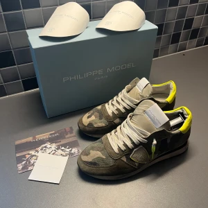 Philippe model  skor  - Storlek 41 men passar även 42 Skick 9/10, allt på bild ingår/ pris går diskuteras vid snabb affär 