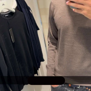 J.Lindeberg Sweatshirt  - Säljer nu denna merinoull J.Lindeberg sweatshirten skick mycket bra. Perfekt förg nu inför hösten. Tveka ej med att höra av dig om frågor😊