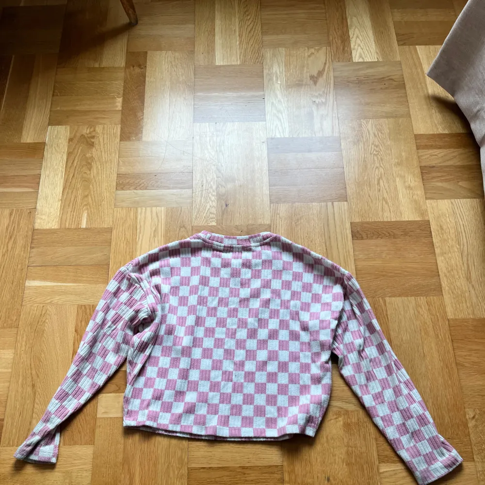 Fin tröja kommer bara inte till användning längre. Neuletakit & Villapaidat.