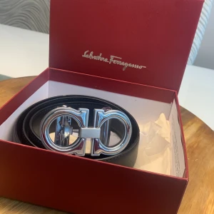 Salvatore Ferragamo bälte  - Bältet passar till alla olika stilar, oanvänd , väldigt unik  pris kan diskuteras 