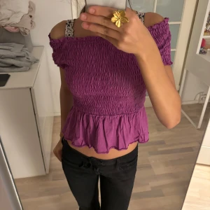 Ruffle shirt - great condition🥰