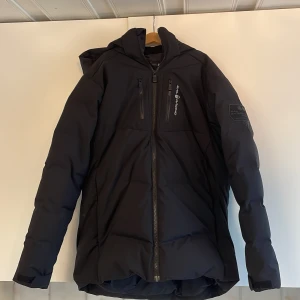 Sail Racing winther jacket  - Sail racing jacka har andvänt 5 gånger. Pga den är för liten. Är typ helt ny  
