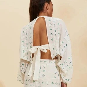 Odd molly klänning - Långklänning från Odd molly med bar rygg och vida armar. Storlek 0 så ca XS. Originalpris 3500