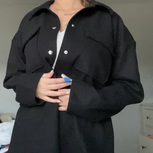 Gina svart vår jacka, storlek L - Aldrig använd, precis köpt på Gina, storlek L