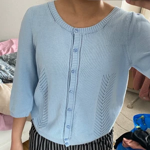 Peak performance kofta - Ljusblå kofta från Peak Performance strl s