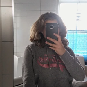 Grå hoodie från HM - En huvudtröja jag använt, men är i god skick ändå!