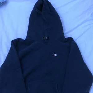 Champion hoodie - Skit snygg vintage champion hoodie, skriv för fler bilder eller andra frågor, priset går att diskuteras.