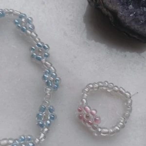 Säljer armband - Hej, jag och min kompis gör olika armband med olika färger och motiv och även olika storlekar. Skriv privat och skicka en design du vill ha☺️