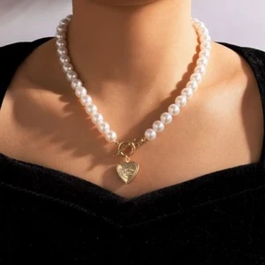 Vivienne Westwood dupe - Pärlhalsband. Aldrig använt. Första bilden är tagen från Google. 