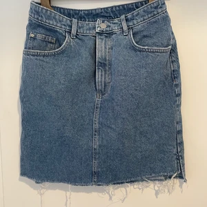 Jeanskjol, stl 38 - Snygg Jeanskjol i bra skick