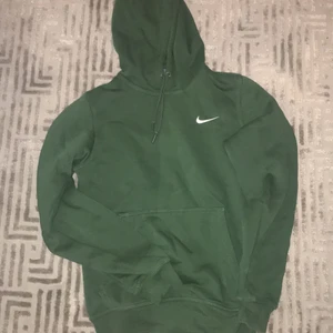 Nike hoodie  - Perfekt skick. Säljs pga för liten, använd max 5 gånger.   Skick 9/10 