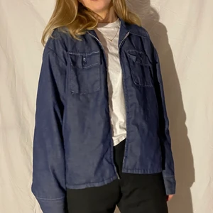 Jeansjacka - Jeansjacka köpt second hand, väldigt bra skick.