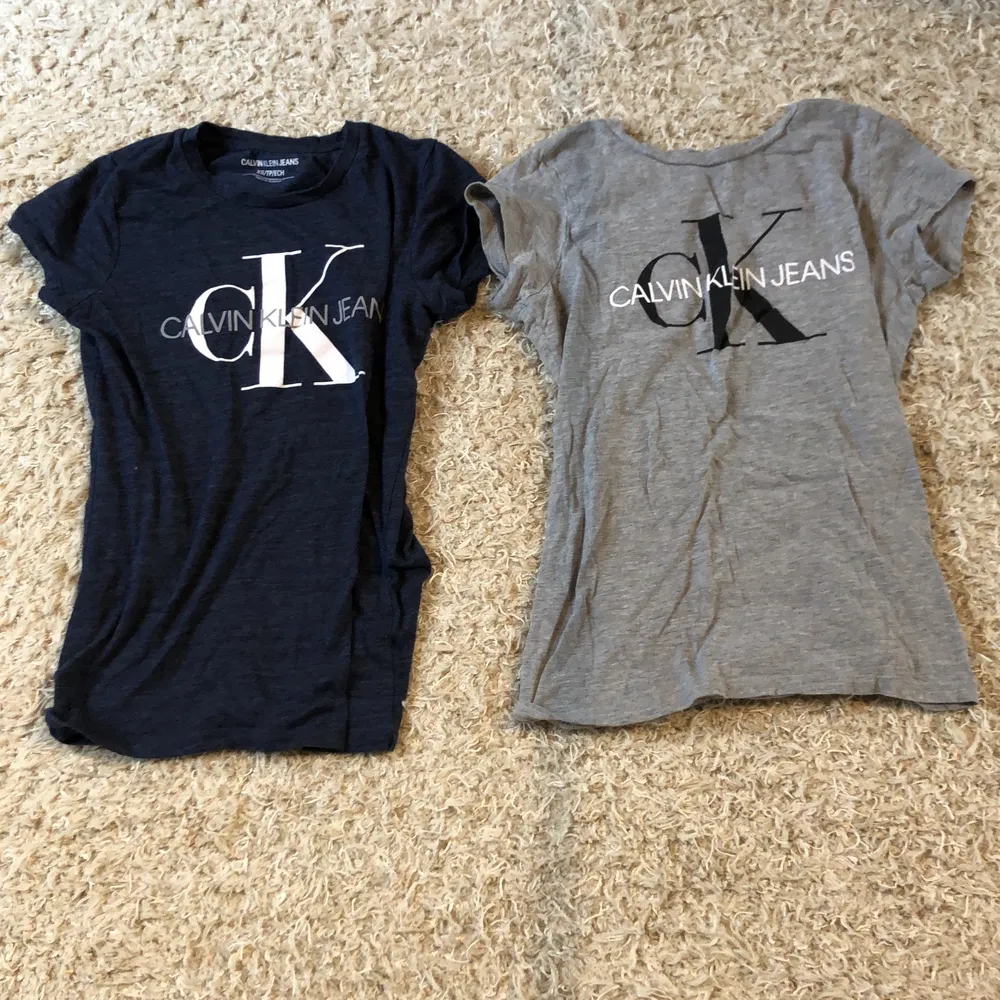 Säljer mina jättefina t-shirtar från Calvin Klein. Jag har inte använd dom så jättemycket och dom är i  super bra skick. Jag säljer dom tillsammans. . T-shirts.