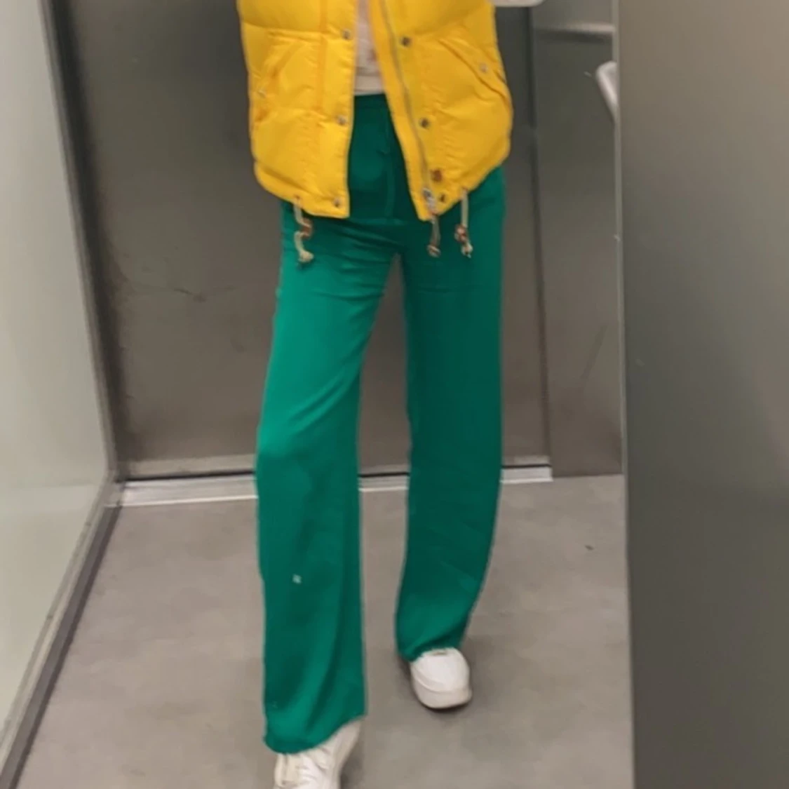 Gröna byxor från zara  - 90