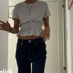 Populär zara topp - Säljer denna populära topp från zara i stl M men passar allt från S-L💗💗 säljer vid bra bud och buda från 250+frakt💗💗 köp direkt för 400+frakt 💗 högsta bud:410+frakt