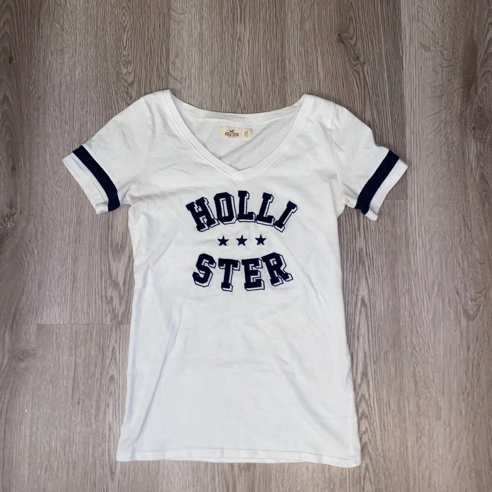 V-ringad tshirt från Hollister. Använd därför ett billigt pris. 💓 står ej för frakt. 49 inkl frakten . T-shirts.