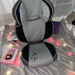 BILBARNSTOL orginalpris ca 1500  - Detta är en bilbarnstol från iZi Up, inget är sönder och allt fungerar som det ska 