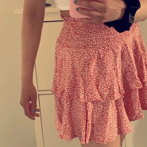 Kjolar🦋🦋 - Säljer mina fina kjolar i rött och blått i stl S pg av att de är försmå😍 skriv till mig så kan vi diskutera priser🦋🦋