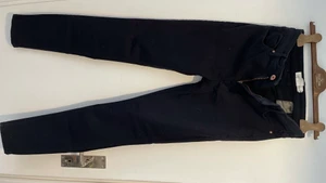 Svarta bootcut jeans - Svarta snygga jeans i bootcutmodell. 