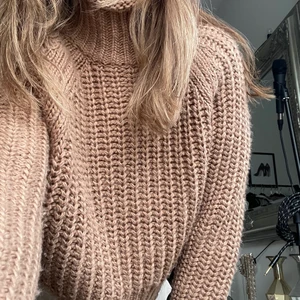 Hm stickad tröja - Säljer denna då den inte längre kommer till användning. Bra skick! ❤️budgivning om fler är intresserade❤️