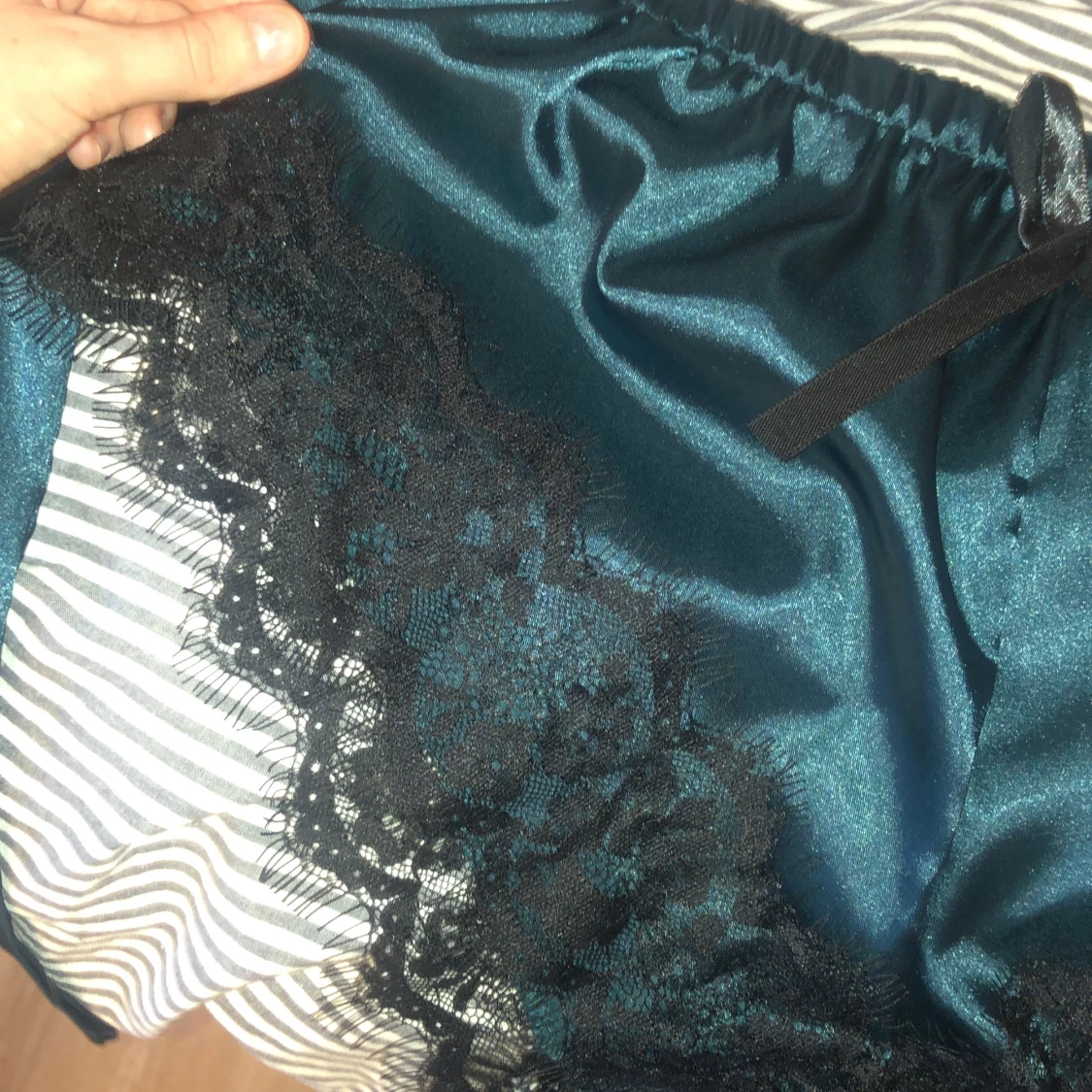 Morgonrock med pyjamas shorts och spets linne  - 90