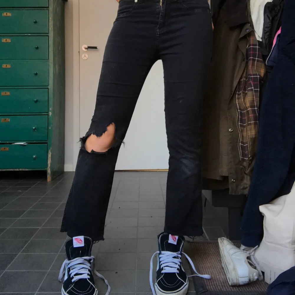 Jättesnygga svarta DR.DENIM jeans💕🥰 i storlek    SX-S! Tycker mycket om den och är väldigt bekväma men är tyvär för små för mig. Köparen står för frakt. 📦. Jeans & Byxor.