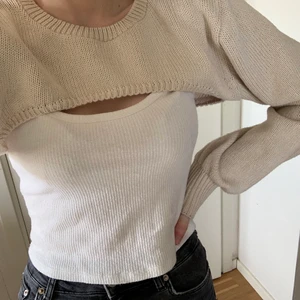 Tröja  - En tröja från zara som är kombination med linne och stickad . Så så fiiin 💕