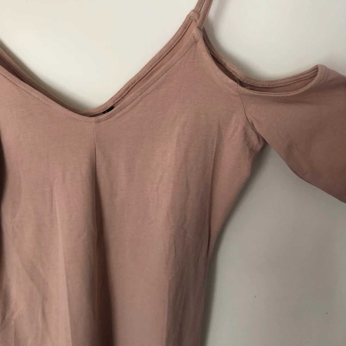 Klänning med öppna axlar - 90