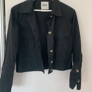 Jacka - Tunnare jacka i jeanstyg? Inte mycket använd och perfekt till vår och sommar