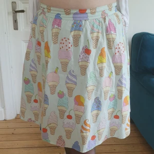 Mintgrön kjol med glassar storlek L (liten) - Mintgrön kjol med glassar storlek L (liten)