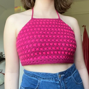 Virkad topp - Rosa topp virkad av mig! Strl XS-L då den går att reglera. Visas på en M. Kan även göra liknande och specialbeställningar. 250 kr + frakt. Kolla gärna in mina andra annonser. Hör av dig vid frågor!💓💓💓