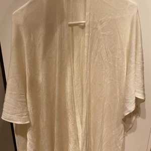Lätt Tunika  - Säljer den härliga tunikan som har aldrig används. Någon som behöver använda sådana. 